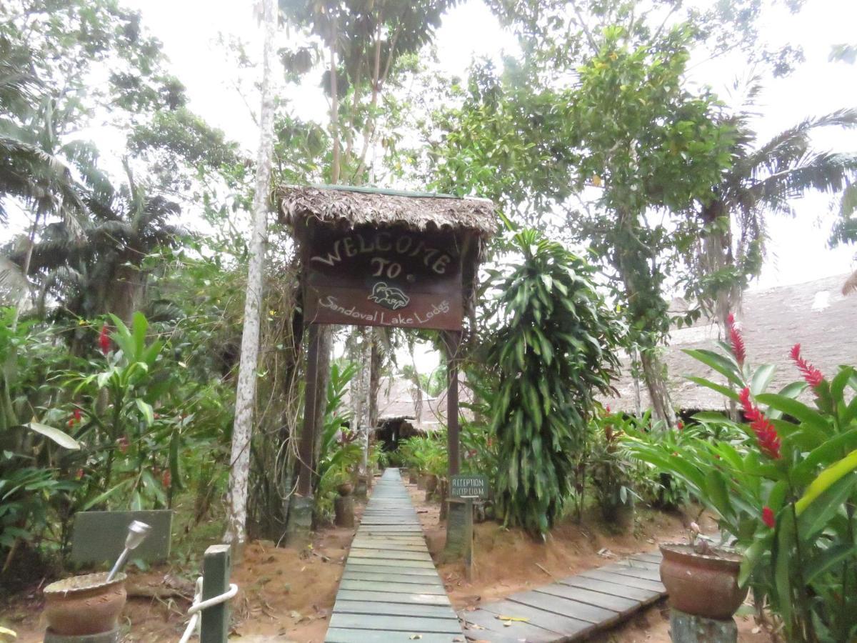 Sandoval Lake Lodge Puerto Maldonado Buitenkant foto